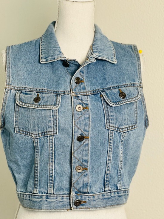 County Seat Jeanswear Jackets & Blazers - Vintage County Seat Jeanswear Light Wash Cropped Denim Vest Size Medium